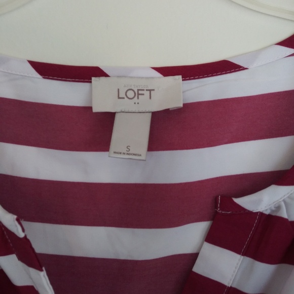 Womens Ann Taylor Loft Top Size Small Pretty! - Picture 3 of 4